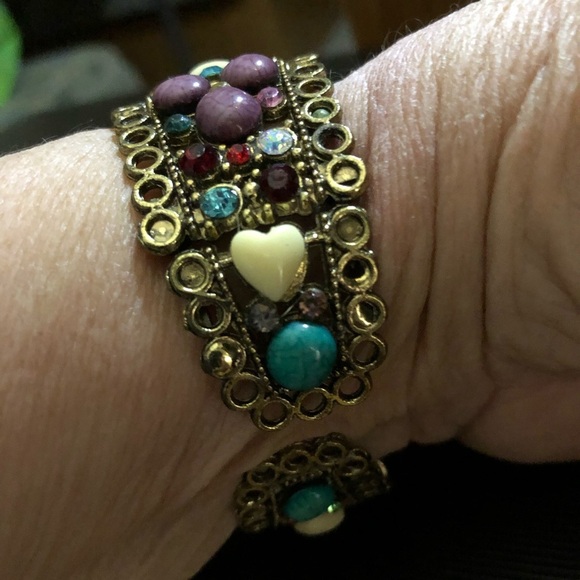 Colorful boho style rhinestones and colourful stones embedded in a gold metal. - Picture 11 of 12
